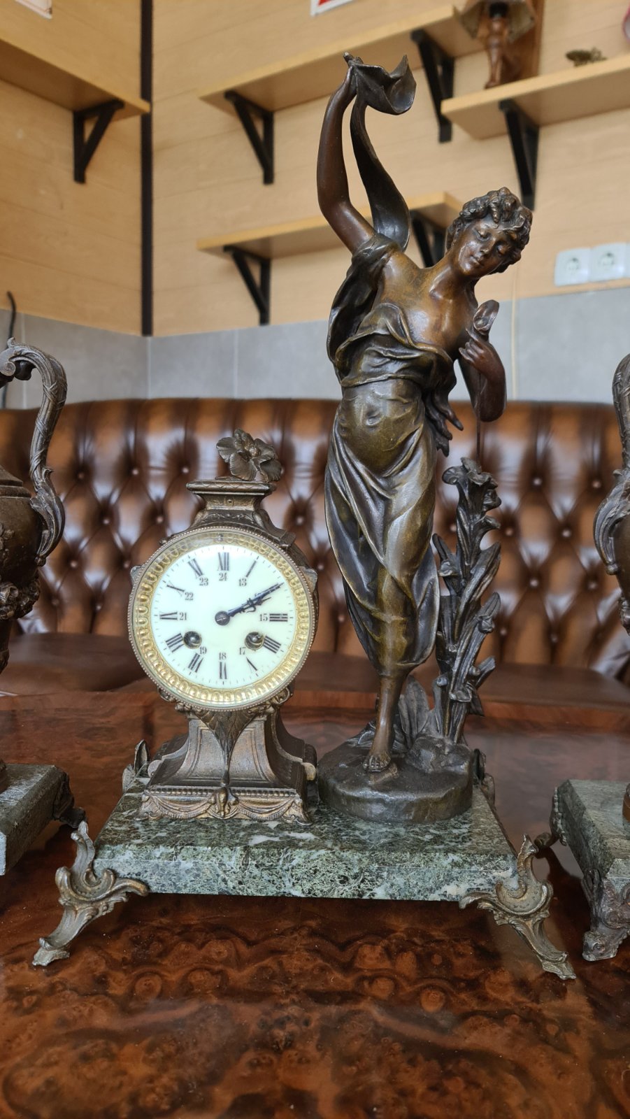 Френски каминен часовник