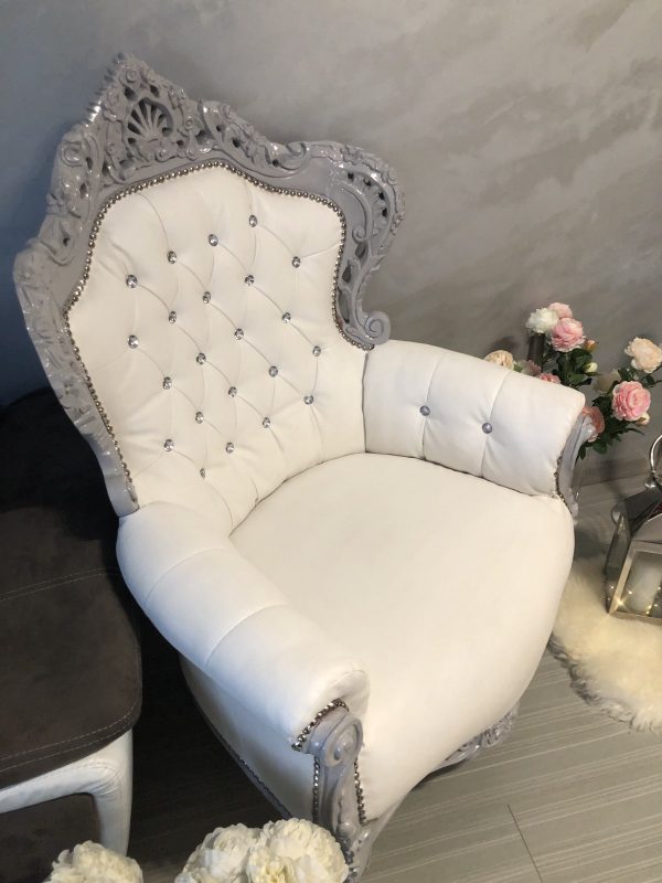 Бароково кресло-фотьойл в бяло