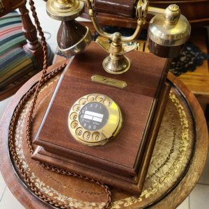 Античен дървен телефон