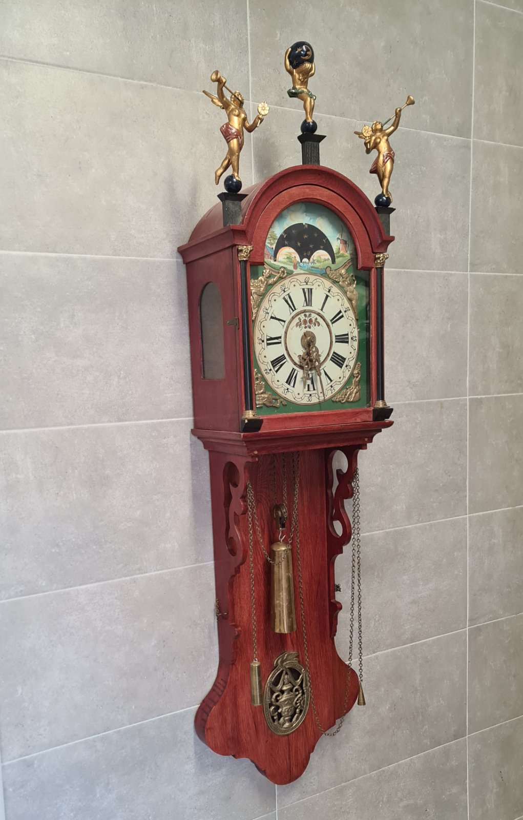 Старинен стенен часовник