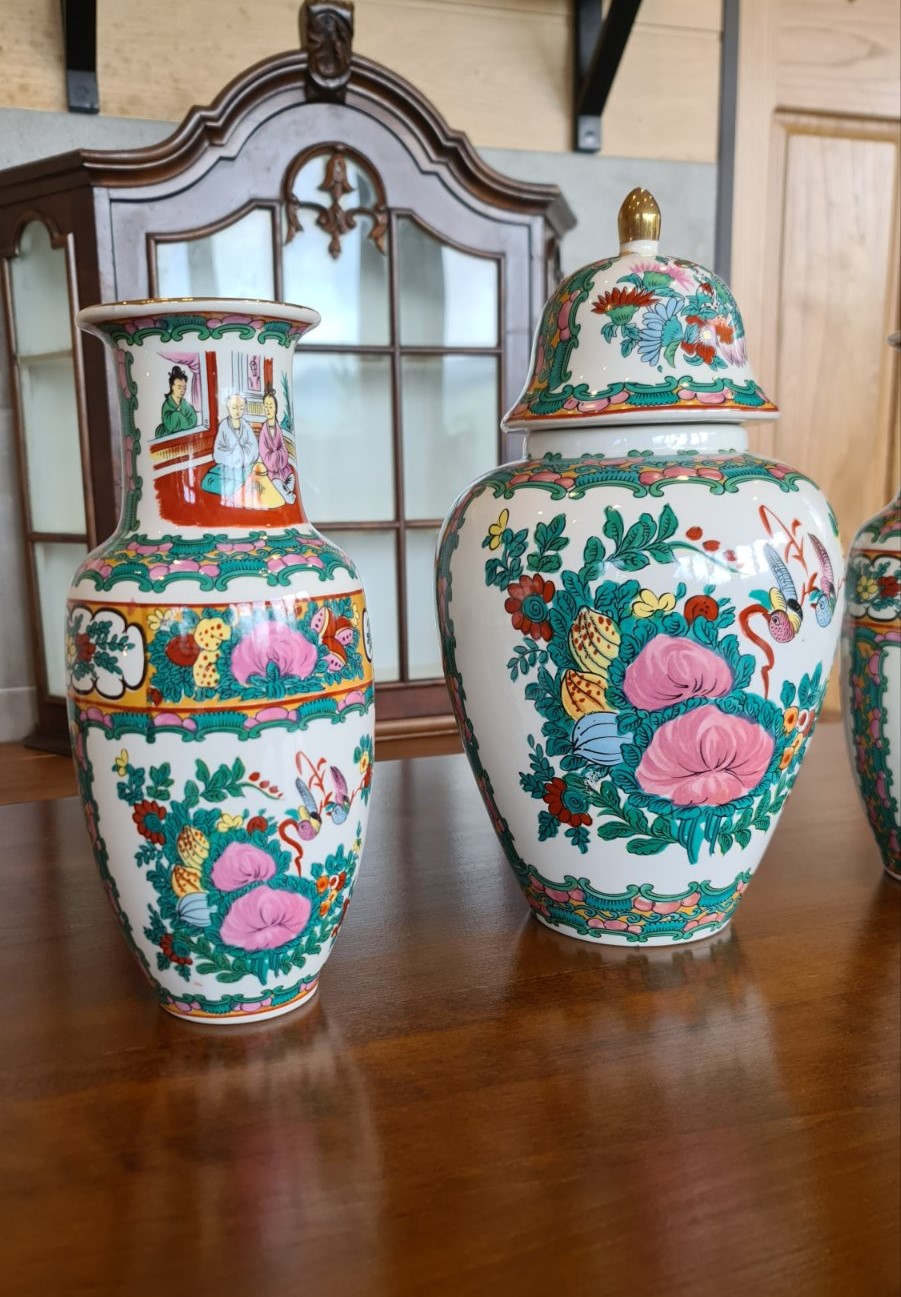 3 броя рисувани Япински порцеланови вази