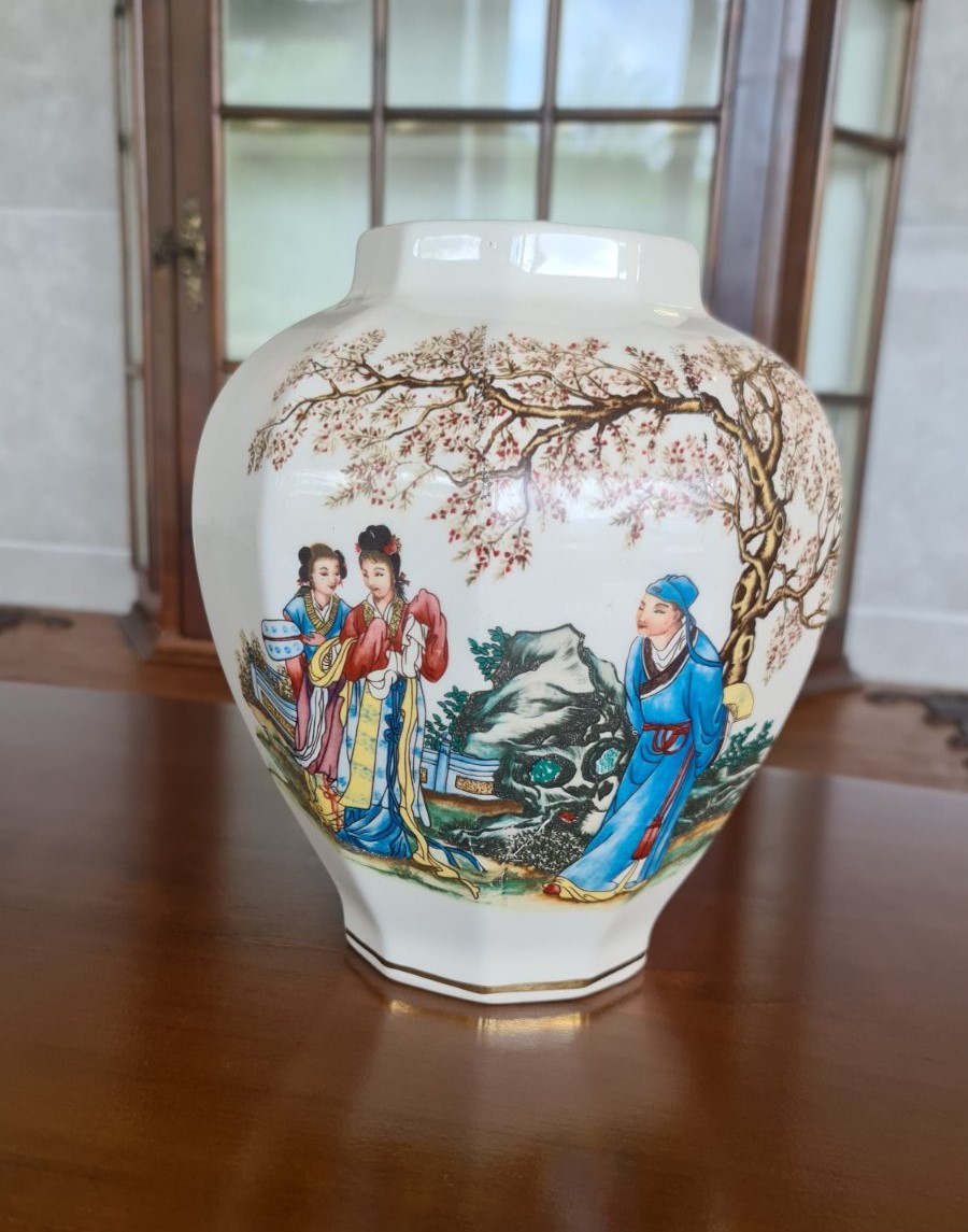 Голяма Японска порцеланова ваза с капаче