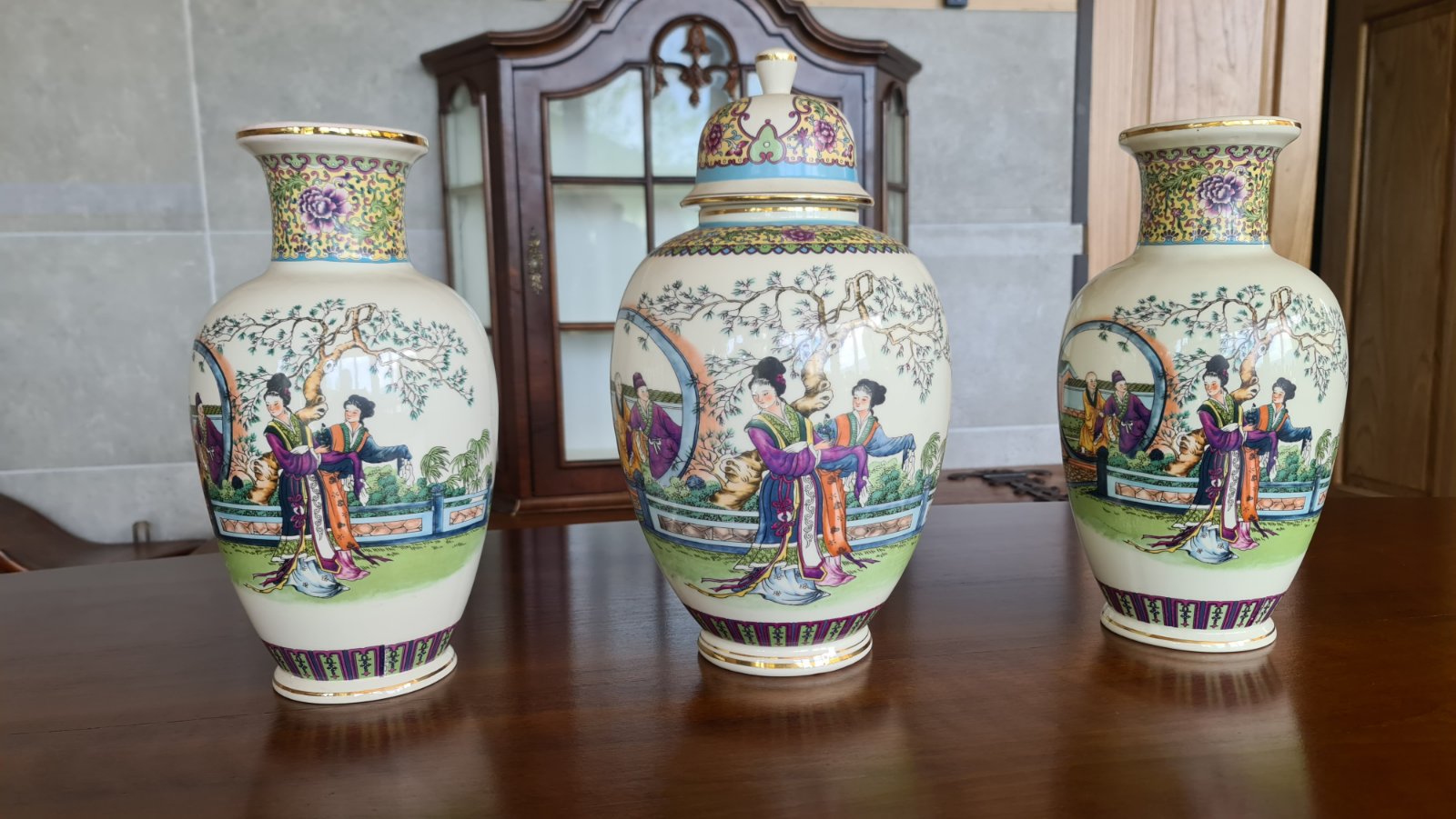 Комплект от 3 броя Японски порцеланови вази