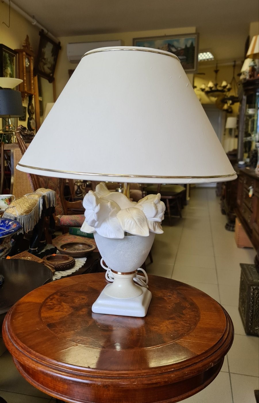 Френска настолна лампа със светеща основа