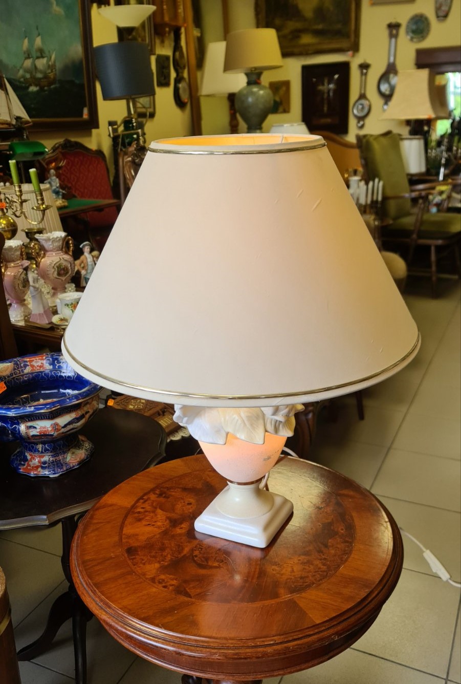 Френска настолна лампа със светеща основа