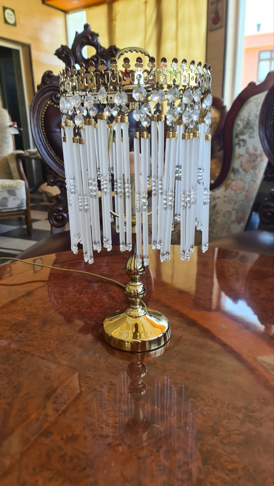 Френска настолна лампа със стъклени висулки