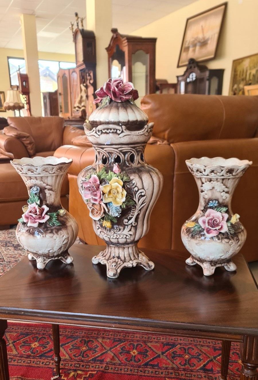 3 броя Френски порцеланови вази