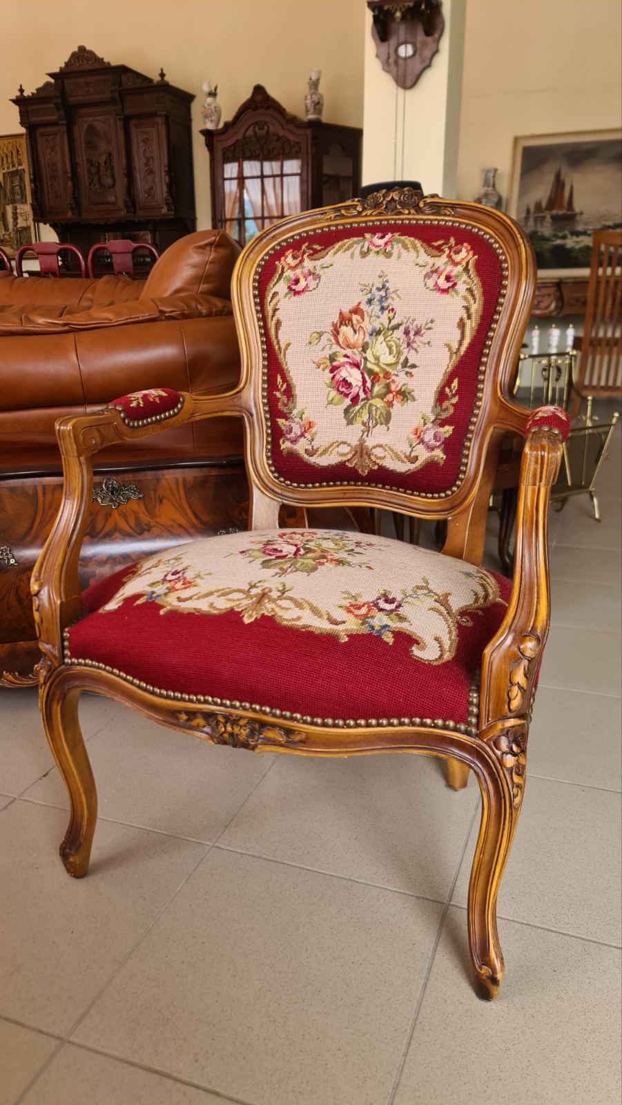 Френско кресло Чипъндейл с бродерия