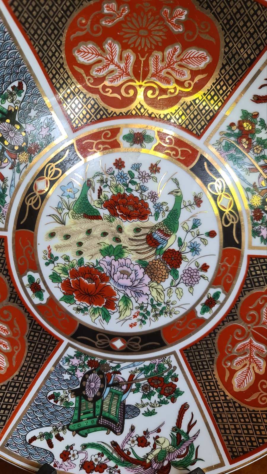 Китайска порцеланова чиния ръчно рисувана с 24К злато