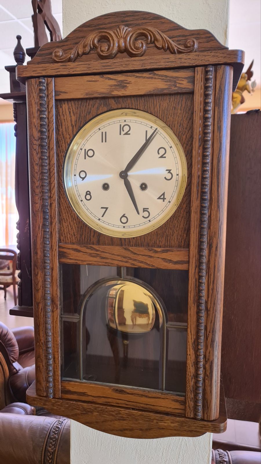 Старинен Френски стенен часовник с кристално стъкло