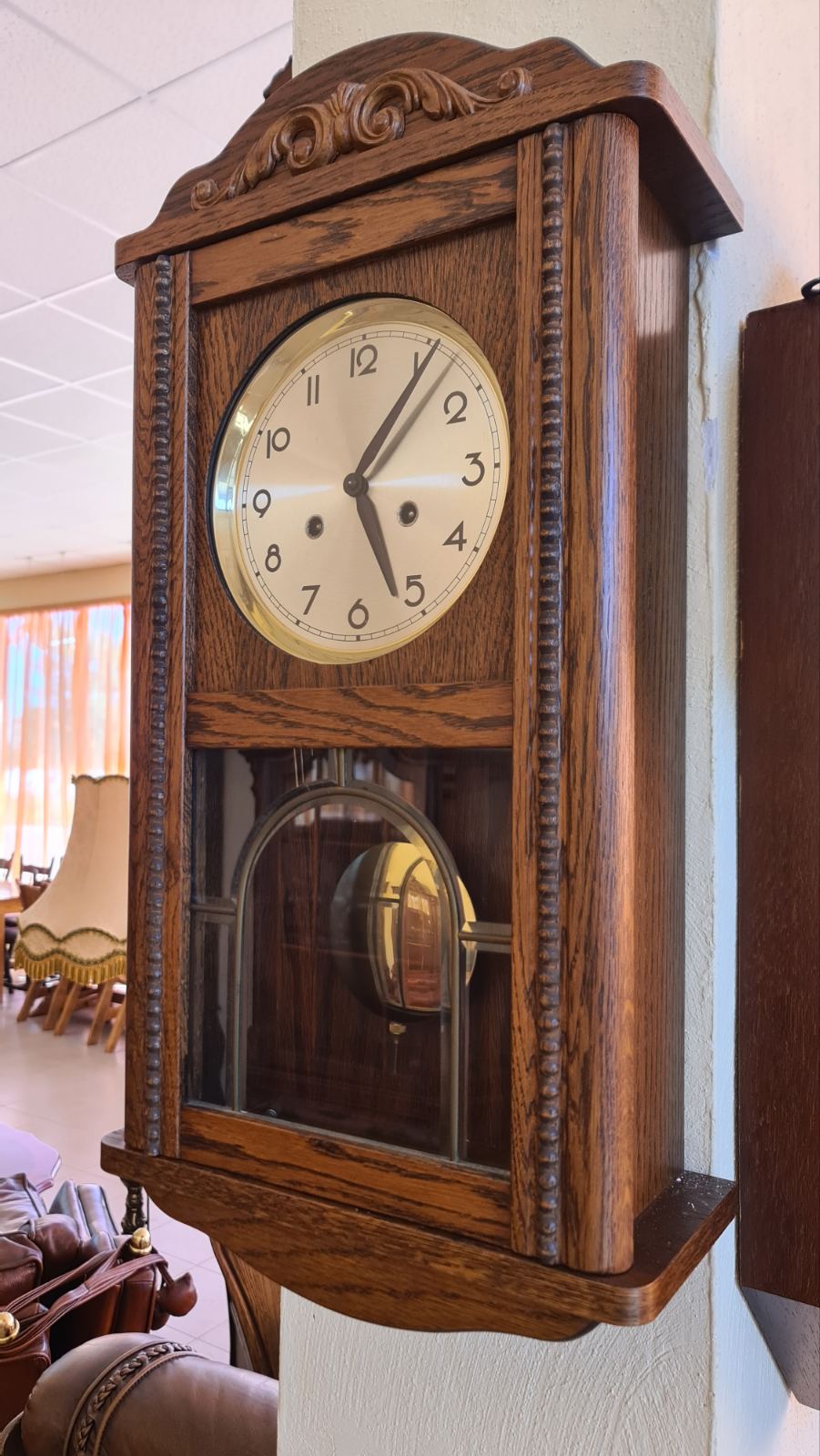Старинен Френски стенен часовник с кристално стъкло