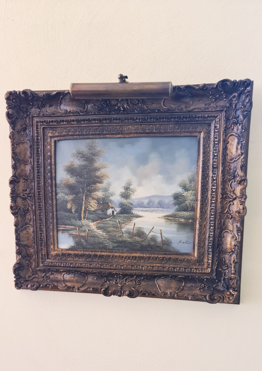 Картина върху платно - Рамка с дърворезба и лапма