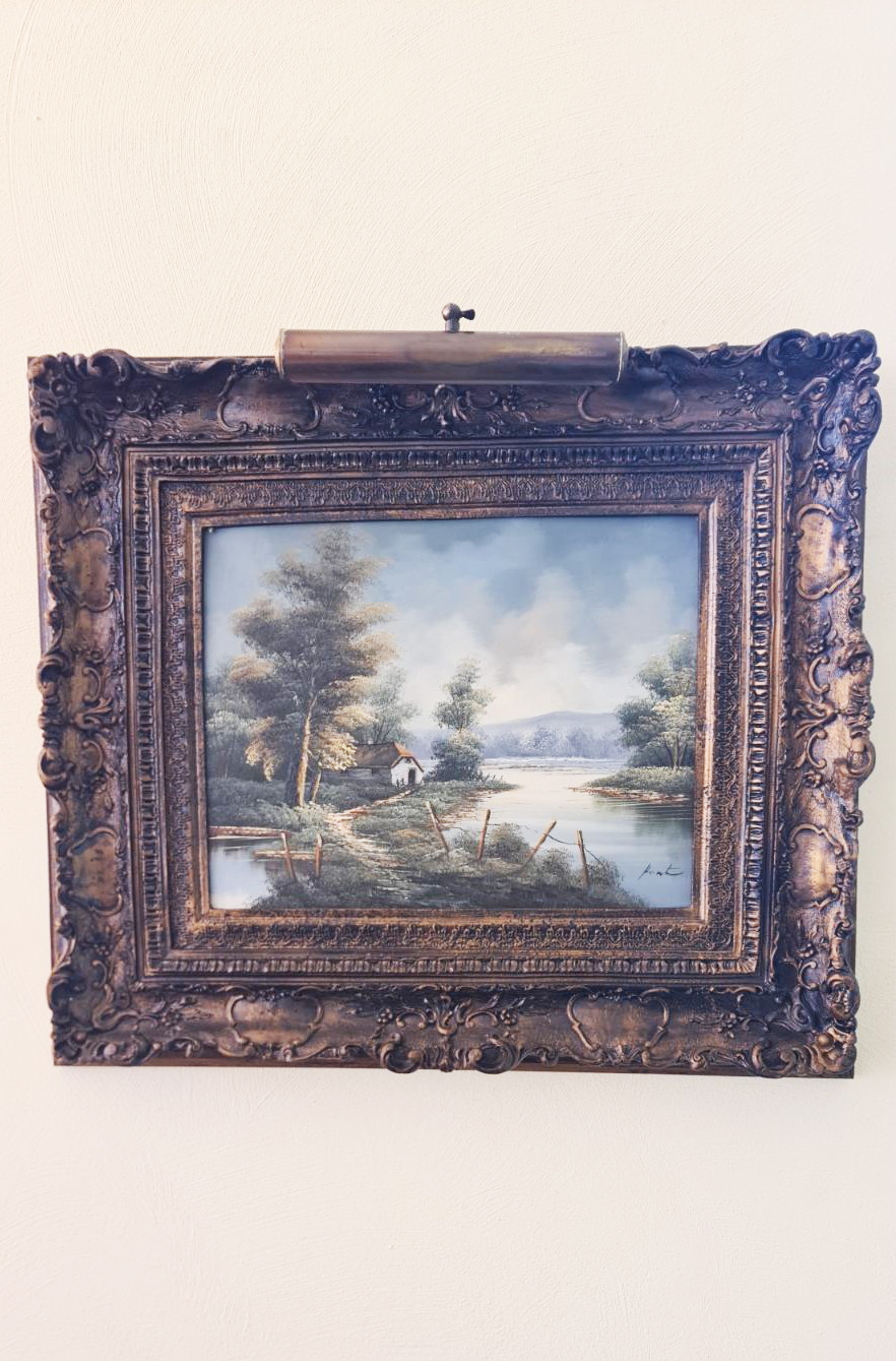 Картина върху платно - Рамка с дърворезба и лапма