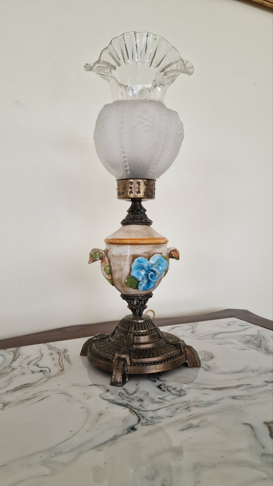 Френска настолна лампа с месингова основа