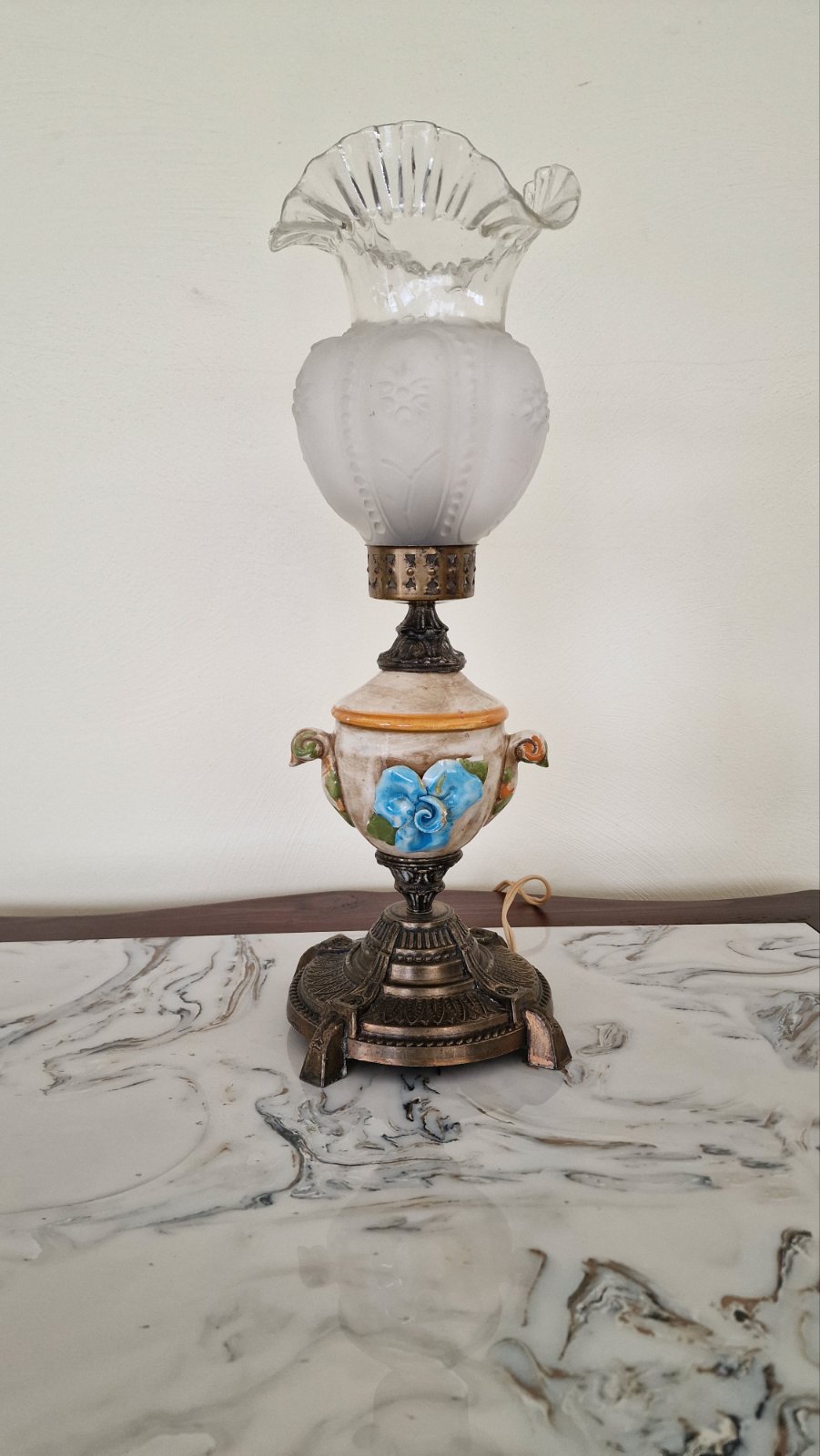 Френска настолна лампа с месингова основа