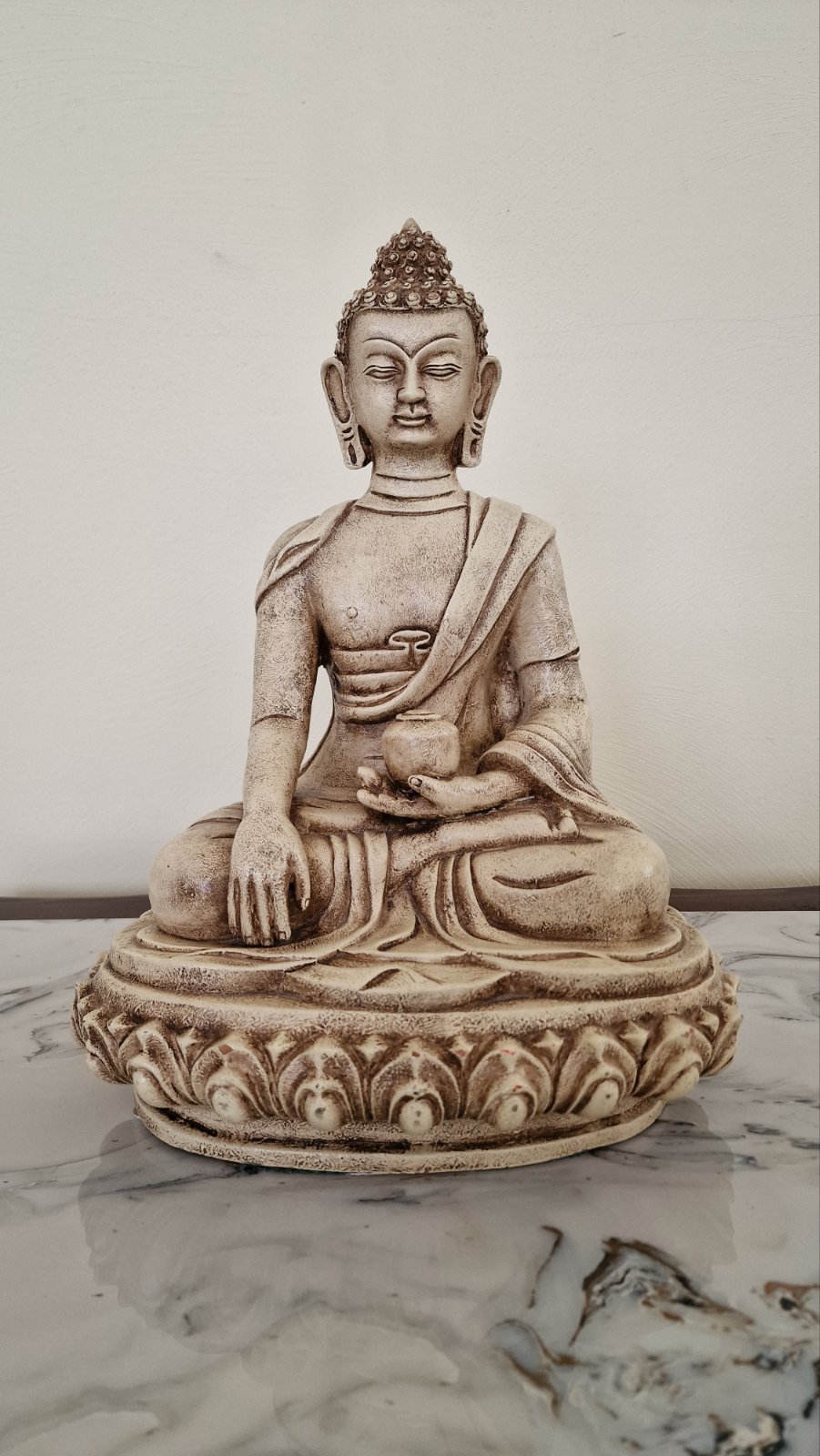 Голяма медитираща статуя на буда
