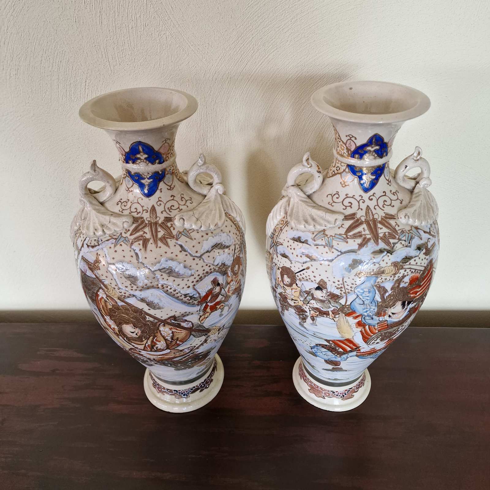 Ръчно рисувани японски вази от порцелан