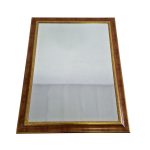 Кристално огледало с дървена рамка – елегантност и универсален дизайн