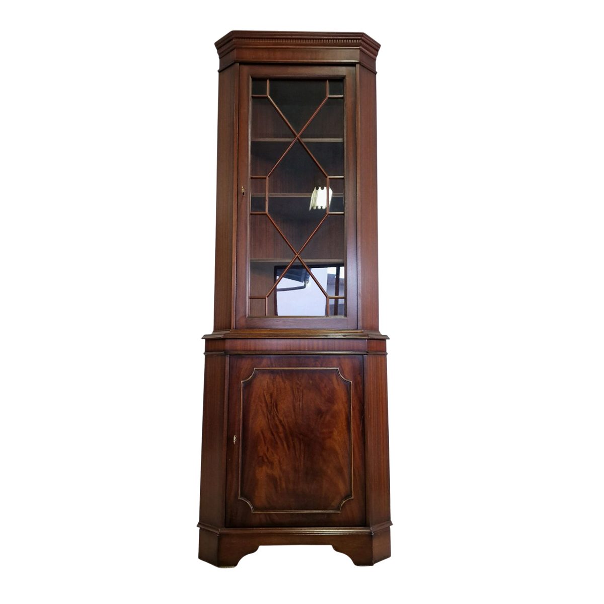 Ъглова витрина Chesterfield