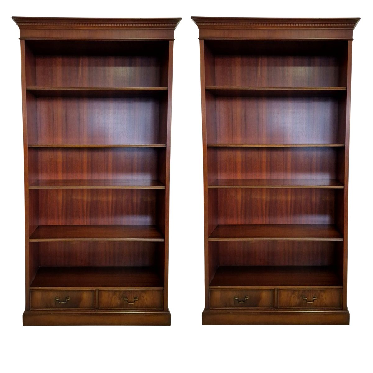 2 броя Библиотека Chesterfield