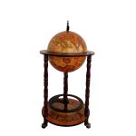 Бар глобус на две нива с месингови колела