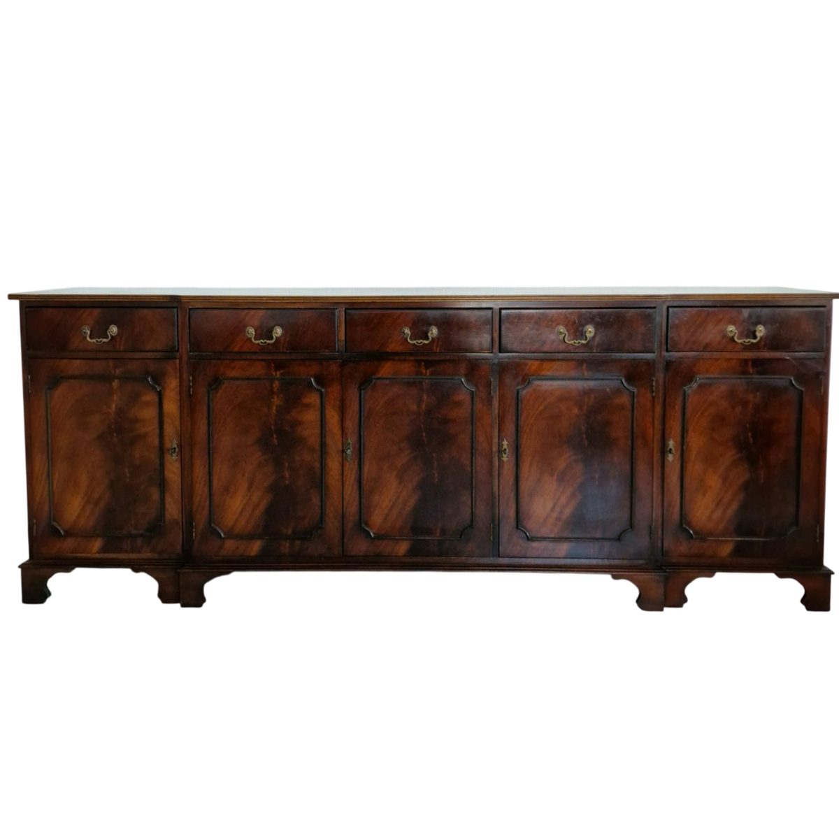 Голям шкаф-комод Chesterfield