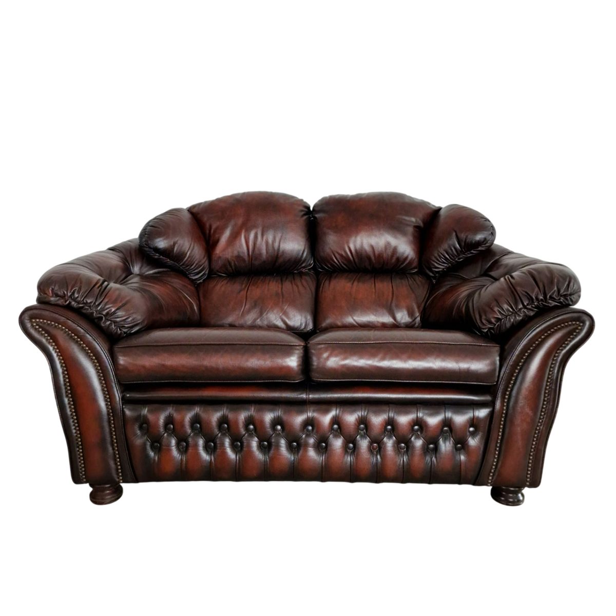 Елегантен двуместен диван Chesterfield – естествена кожа и комфорт