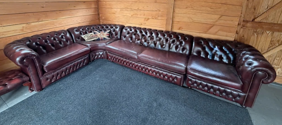 Луксозен английски ъглов диван Chesterfield в цвят Бордо